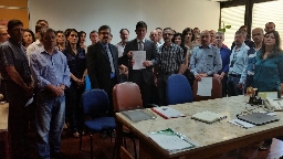 Delegados e administradores da Receita Federal entregam cargos