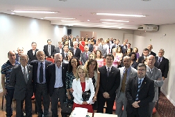Casa cheia para receber deputado Elvino Bohn Gass no café parlamentar