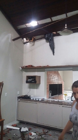  Sede da DSPOA atingida pelo temporal: confraternização transferida