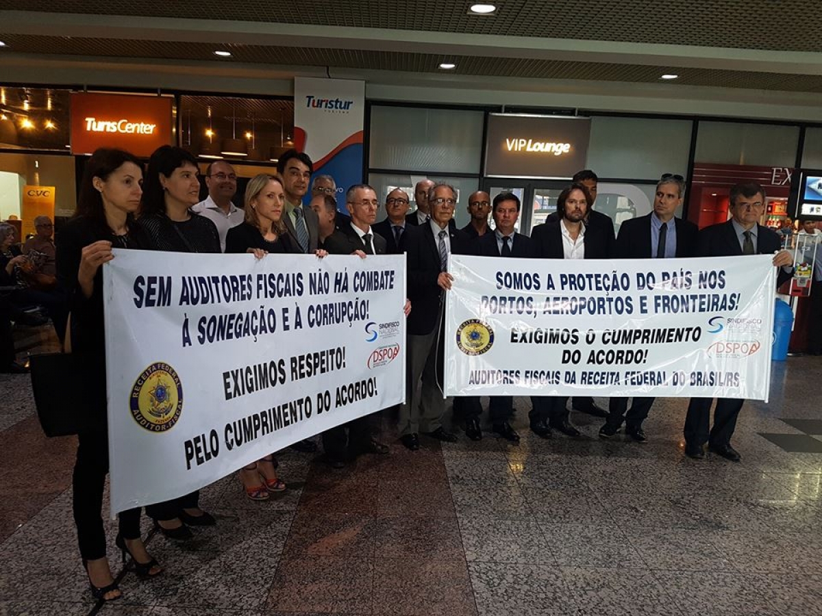 Porto Alegre: Auditores Fiscais realizam mobilização no aeroporto