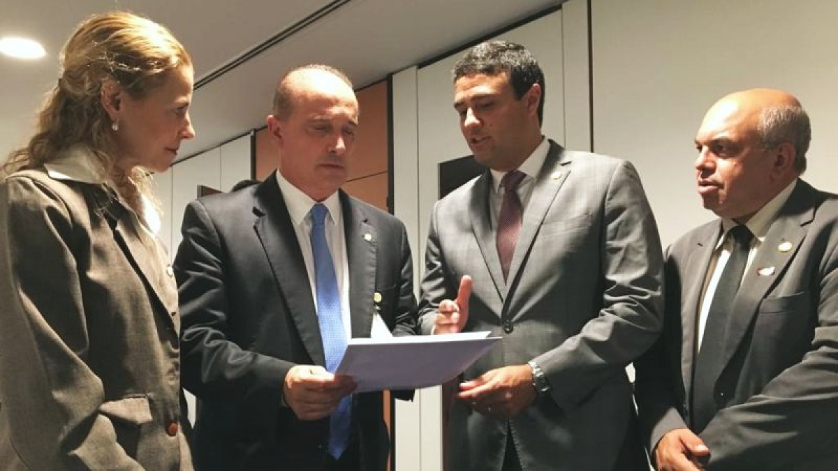 DEN entrega documento sobre bônus a Onyx Lorenzoni