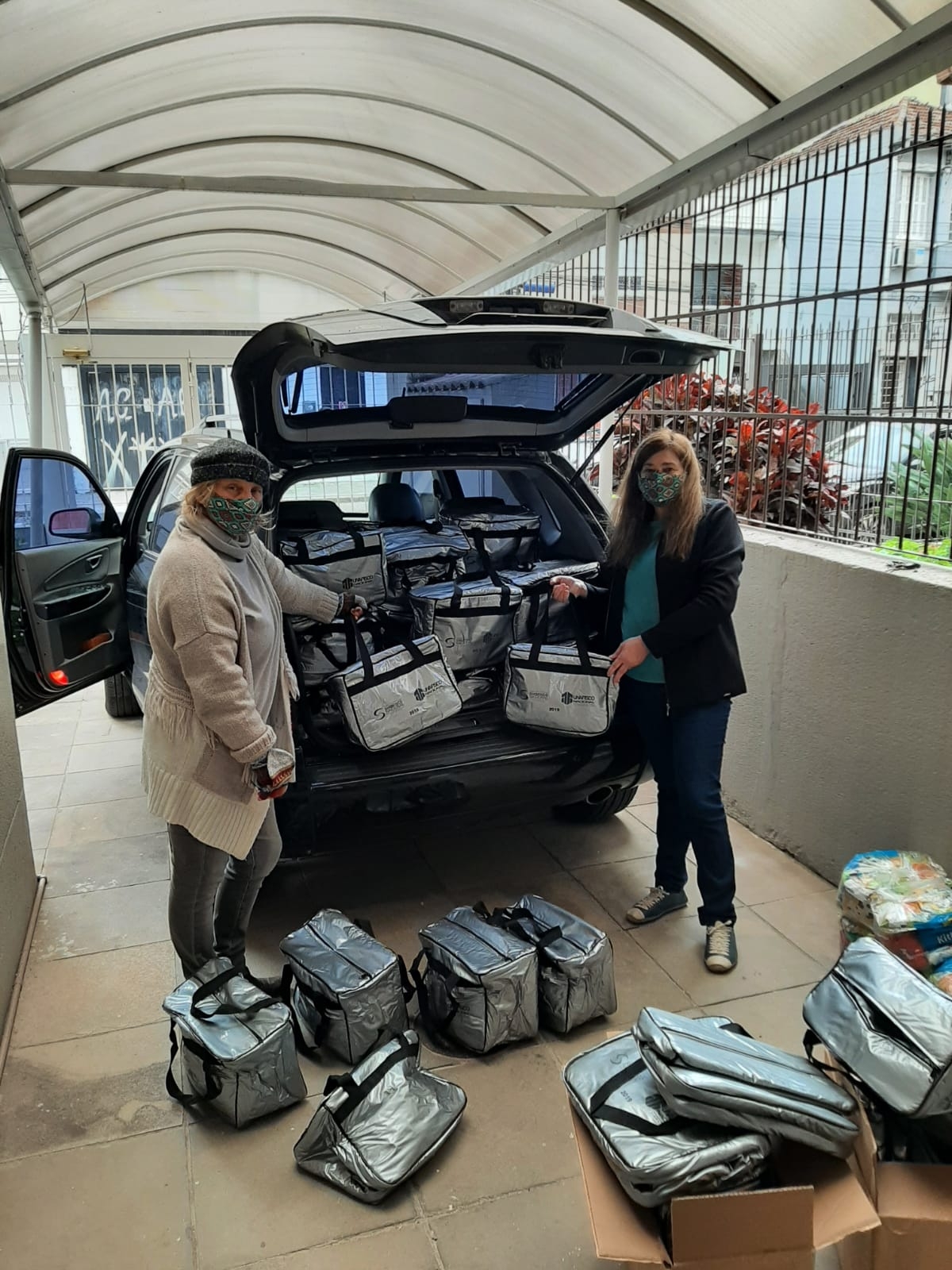DSPOA doa cestas básicas a moradores da Vila Dique