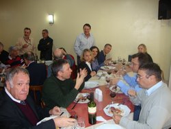 Filiados lotam salão durante churrasco mensal 